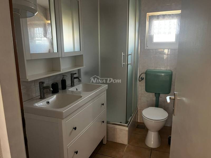 Rodinný dom s dvoma trojizbovými apartmánmi, blízko centra. - 9