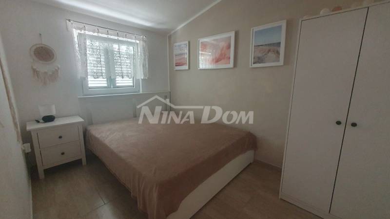 Rodinný dom s dvoma trojizbovými apartmánmi, blízko centra. - 12