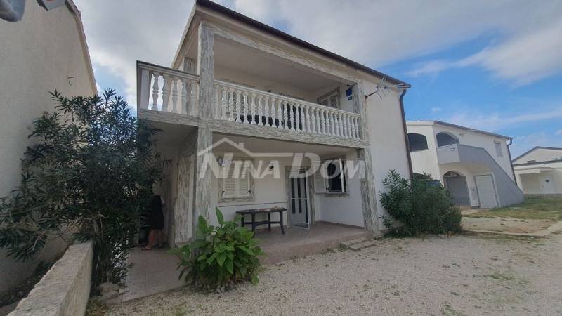 Family property with two three-bedroom apartments, close to the center. - 2