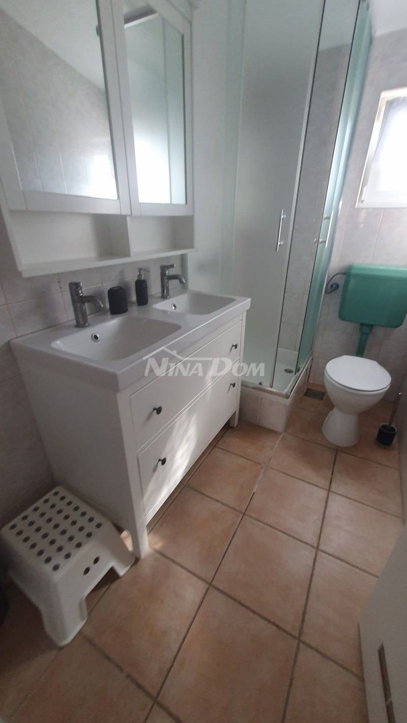 Family property with two three-bedroom apartments, close to the center. - 13