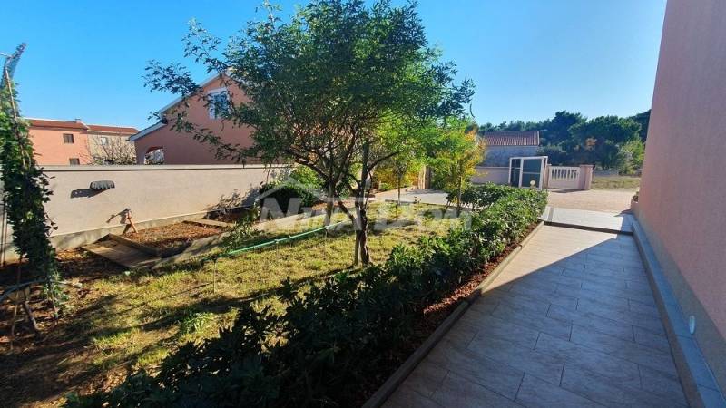 Single-storey house with gallery, garage and basement with a beautiful garden. - 5