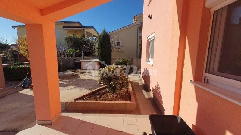 Single-storey house with gallery, garage and basement with a beautiful garden. - 6