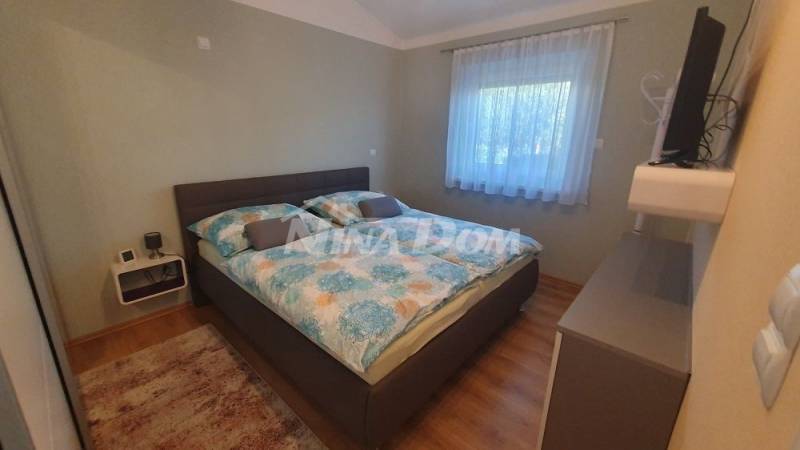 Single-storey house with gallery, garage and basement with a beautiful garden. - 12