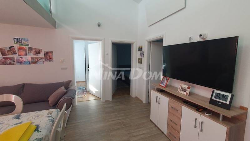 Prizemnica s galerijom, garažom i podrumom s lijepim vrtom. - 9