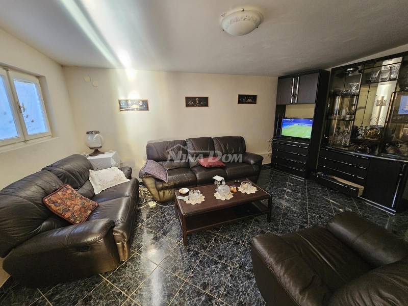 Preko centar otok Ugljan samostojeća prizemnica - 13
