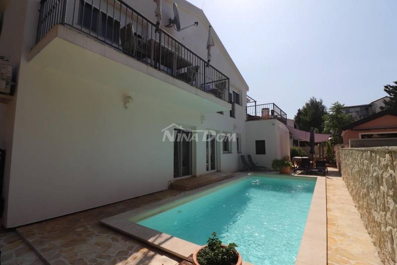 DETACHED PROPERTY WITH POOL (3 RESIDENTIAL UNITS) PRIVLAK - 3