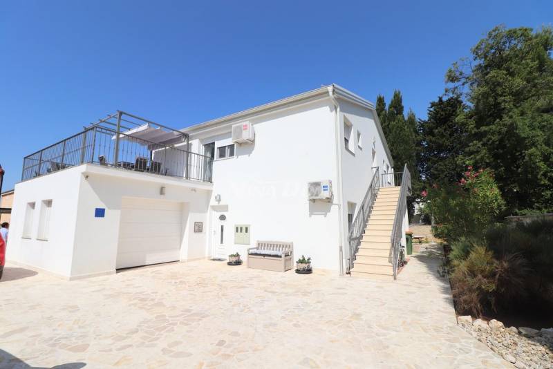 DETACHED PROPERTY WITH POOL (3 RESIDENTIAL UNITS) PRIVLAK - 6