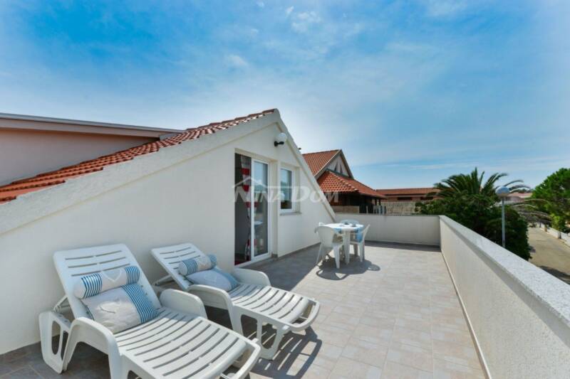 Beautifully decorated property 170 meters from the beach - 12