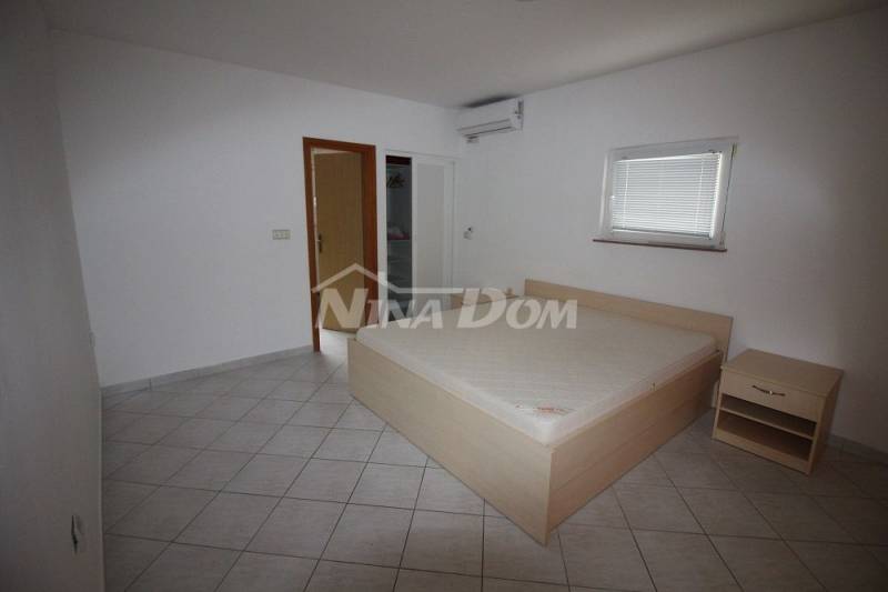 Samostatne stojaci dom s tromi bytovými jednotkami, južná strana, 100m. more - 5