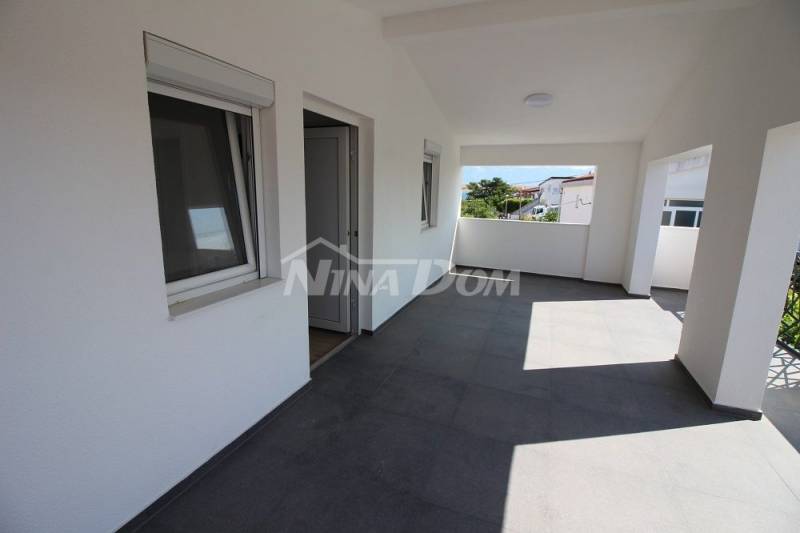 Completely newly renovated property with two apartments. - 3