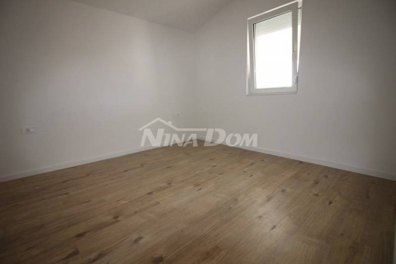 Completely newly renovated property with two apartments. - 8