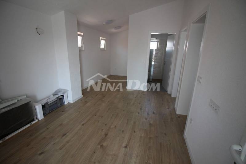 Completely newly renovated property with two apartments. - 9