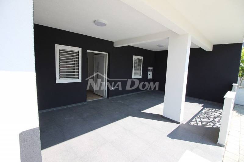 Completely newly renovated property with two apartments. - 12