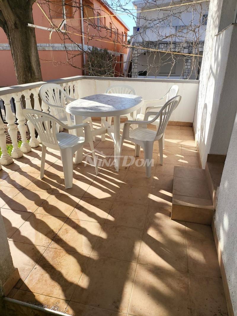 Apartmanska nekretnina s velikom okućnicom - 8