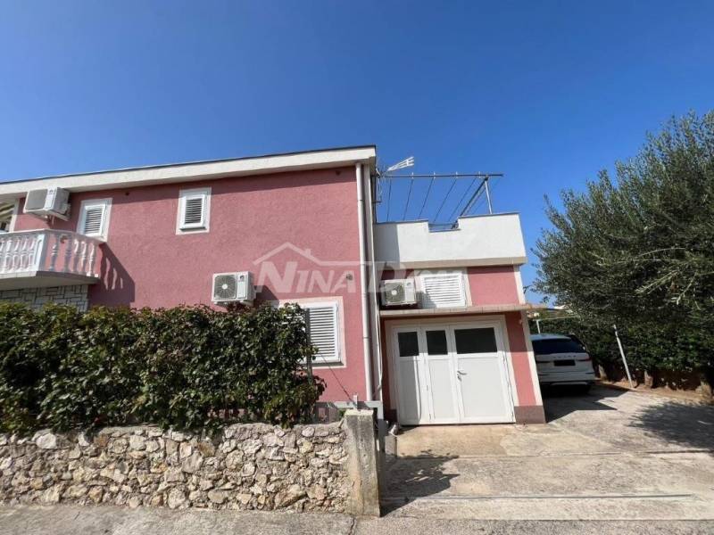 Detached family house with three residential units - 3