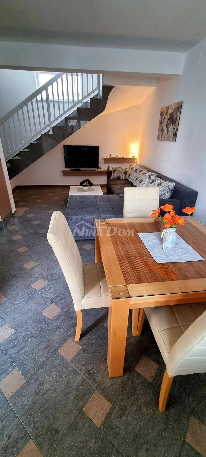 Nehnuteľnosť s dvojpodlažnými apartmánmi 80 metrov od mora. - 6