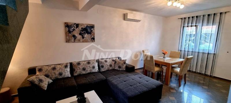 Nehnuteľnosť s dvojpodlažnými apartmánmi 80 metrov od mora. - 7