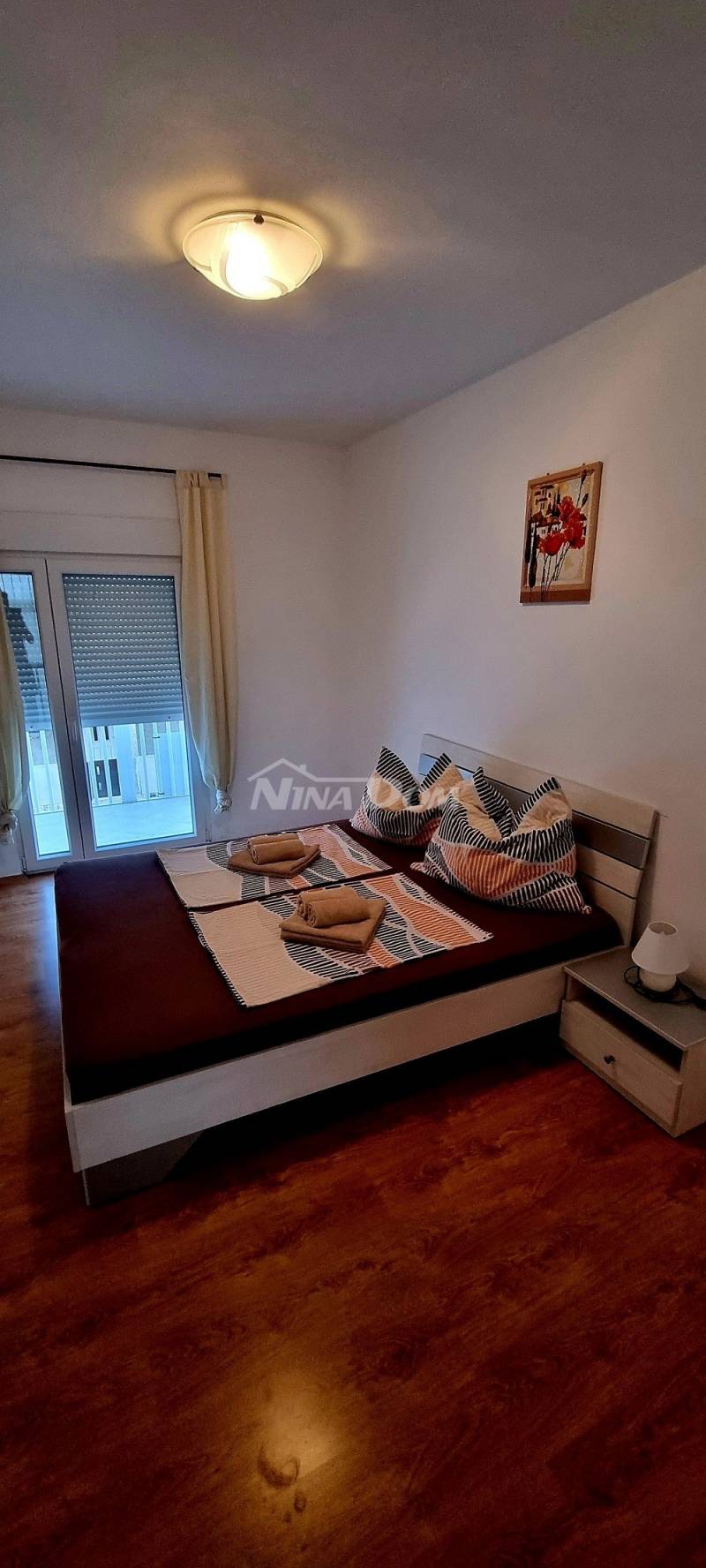 Nehnuteľnosť s dvojpodlažnými apartmánmi 80 metrov od mora. - 11