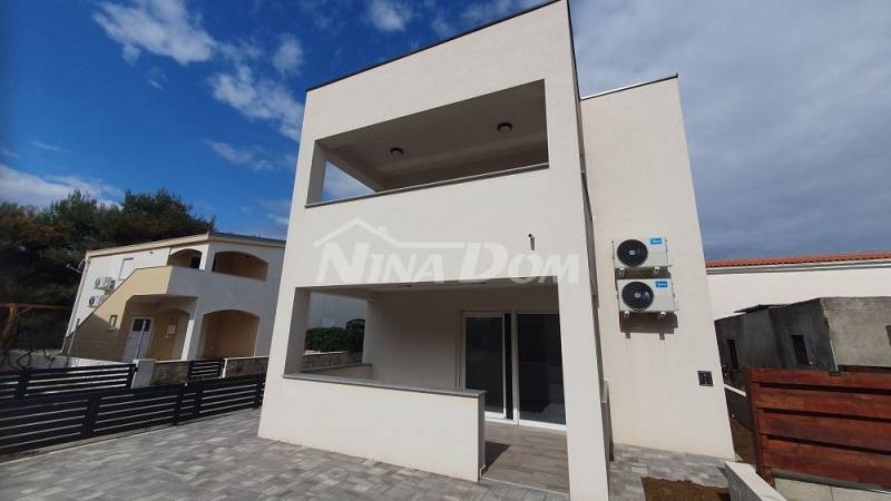 Newly built property with two beautiful two-bedroom apartments. - 2