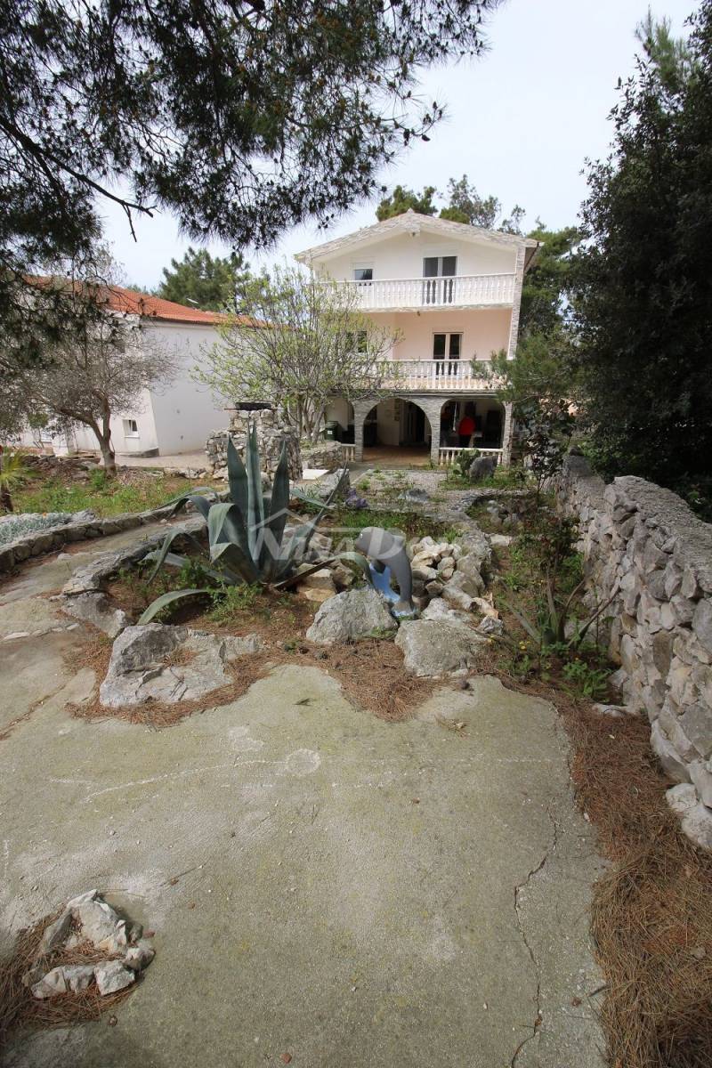 Property in a quiet part of town - 2