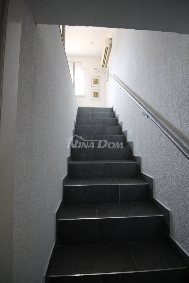 Property in a quiet part of town - 8