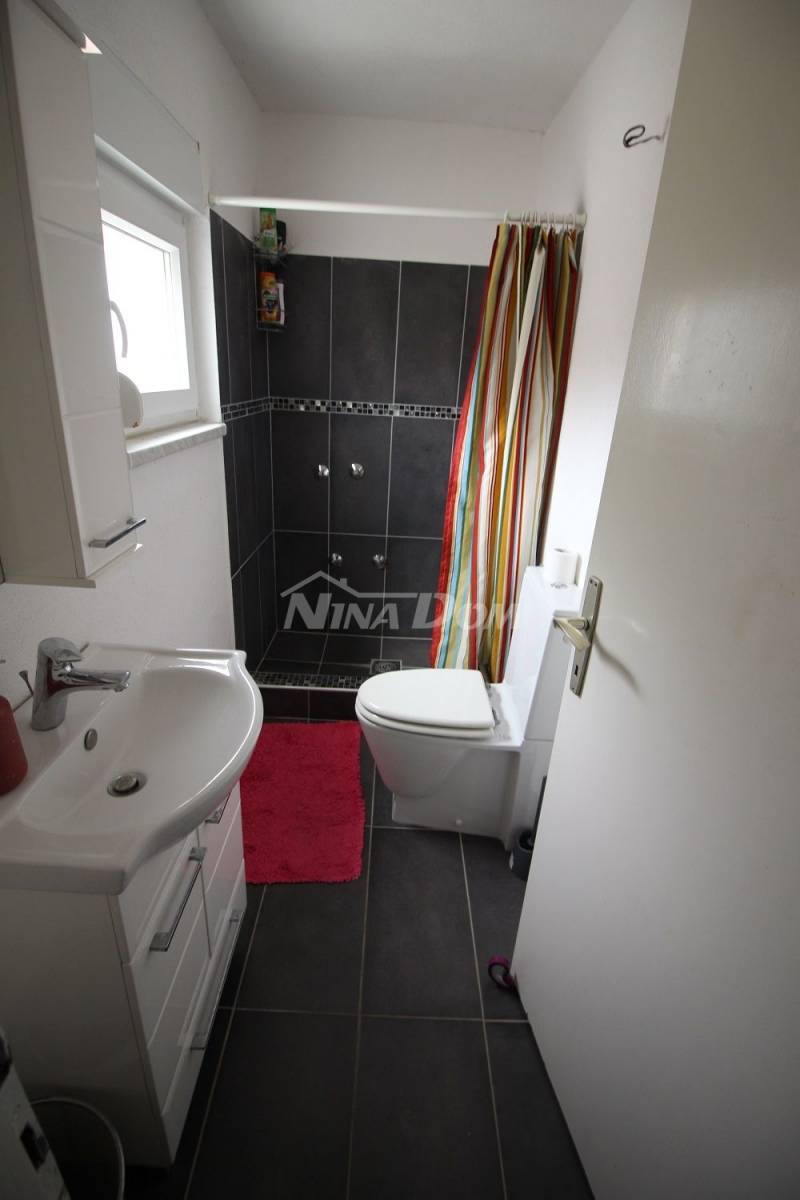 Property in a quiet part of town - 13