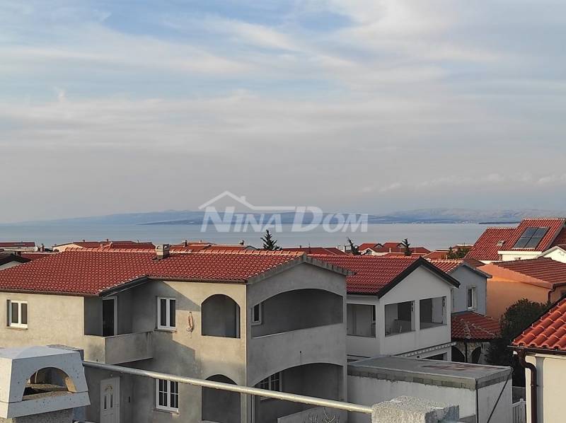 Nehnuteľnosť so 4 apartmánmi, strešnou terasou s výhľadom na more a Velebit. - 7