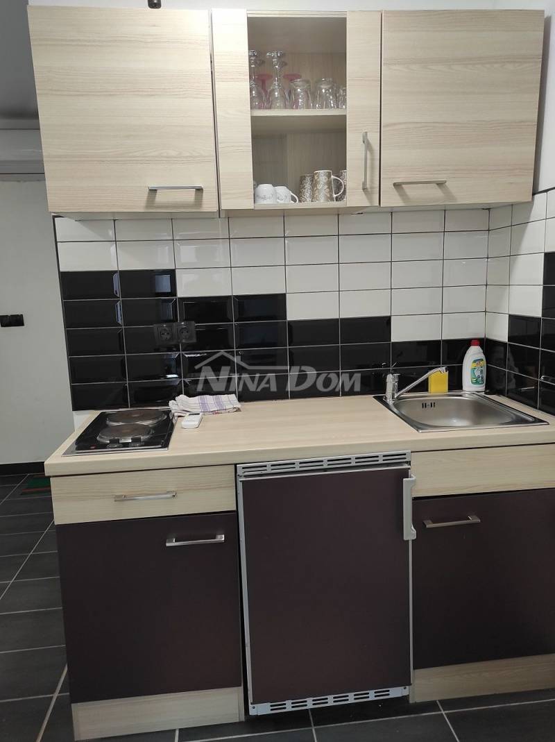 Nehnuteľnosť so 4 apartmánmi, strešnou terasou s výhľadom na more a Velebit. - 14