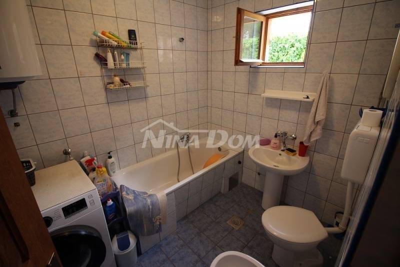 Rodinný dom s krásnou záhradou. - 15