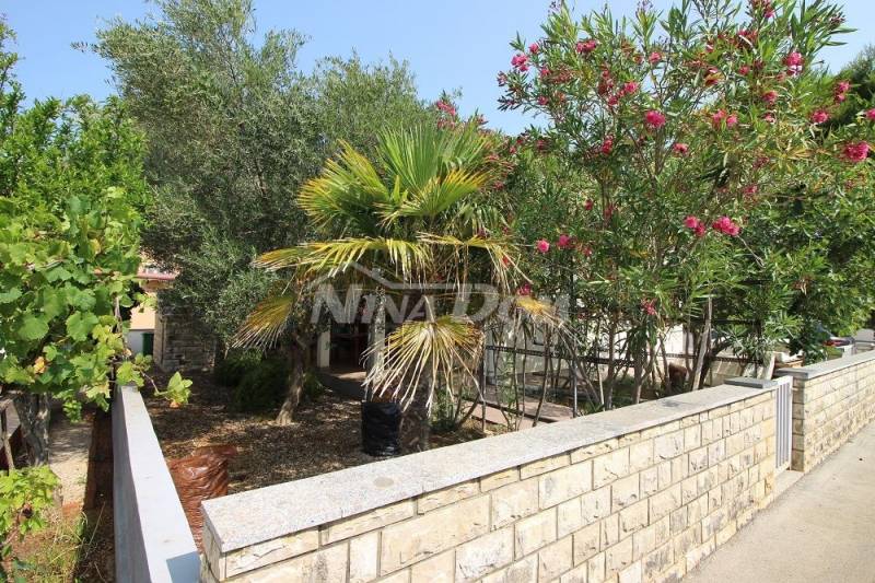Family property with a beautiful garden. - 5