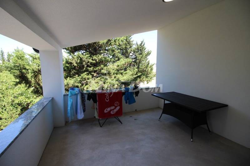 Detached property with a spacious garden - 11