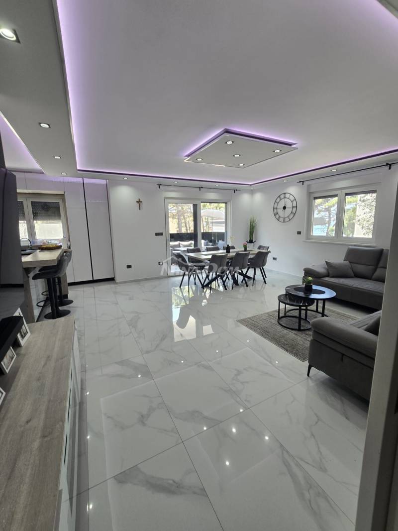 South side, 50 meters from the sea and beach. - 9