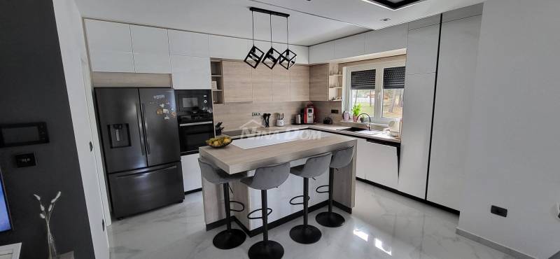 South side, 50 meters from the sea and beach. - 12