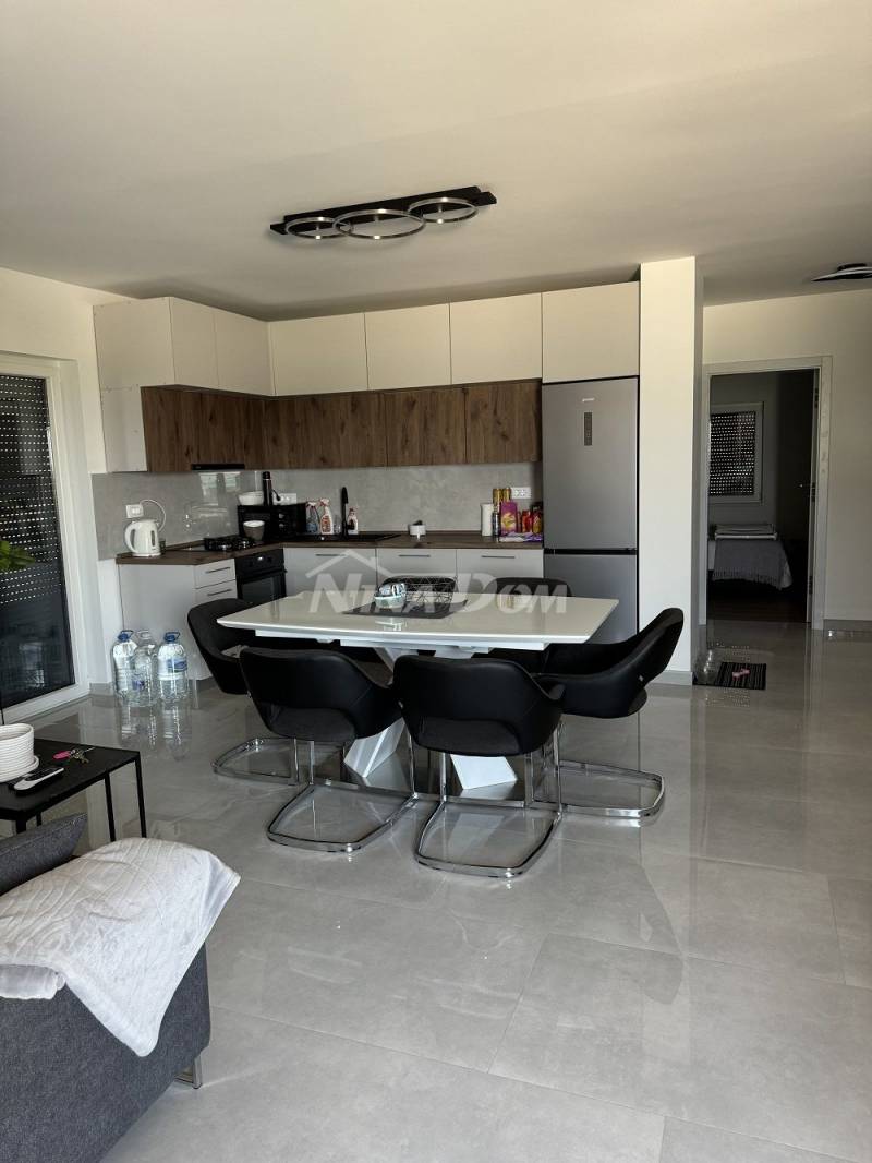 Beautifully decorated property with open sea views - 4