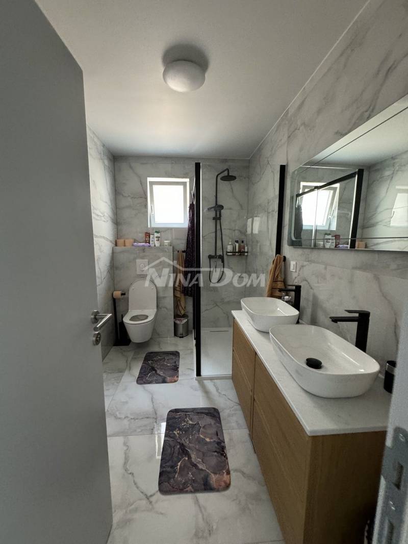 Beautifully decorated property with open sea views - 9