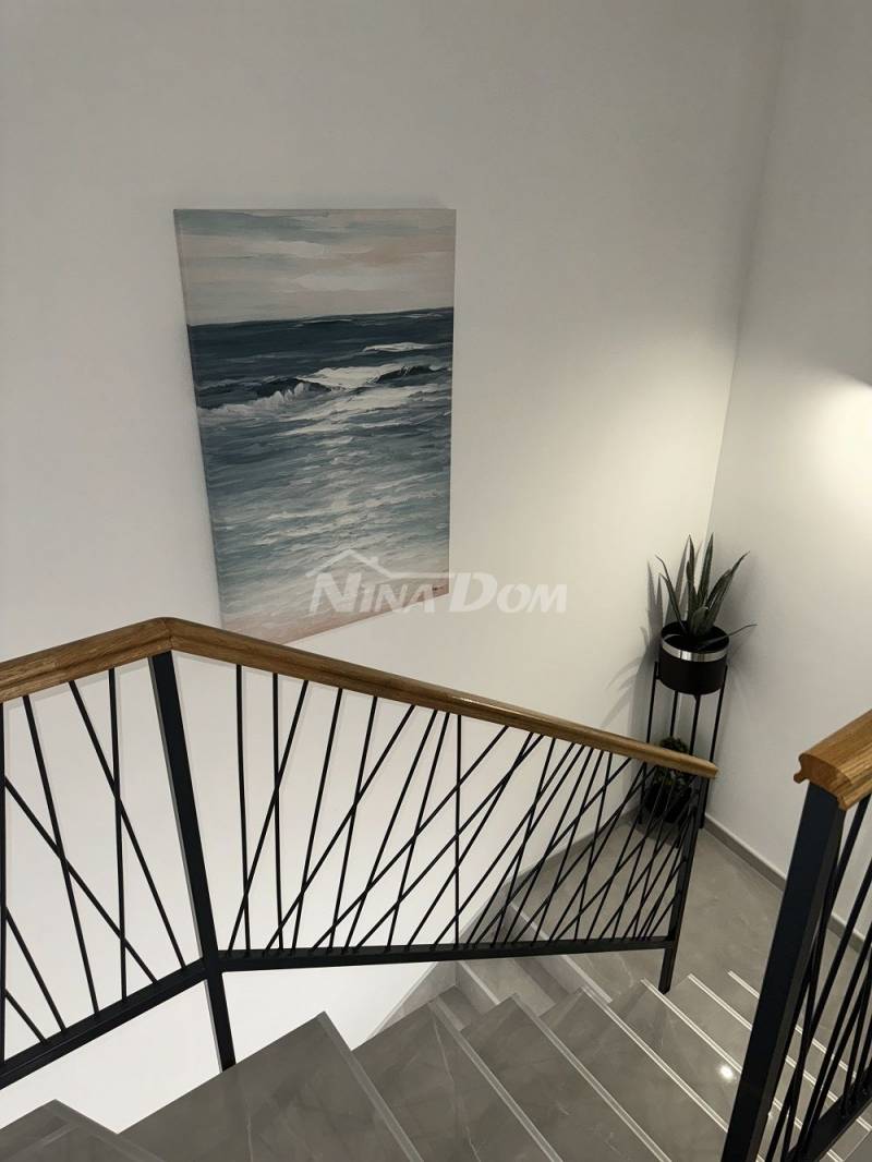 Beautifully decorated property with open sea views - 15