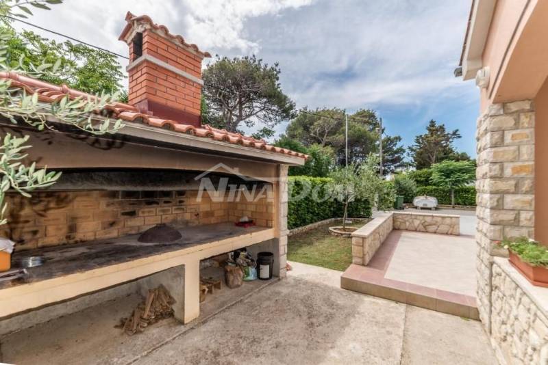 Residential and commercial building with a large garden and swimming pool - 4