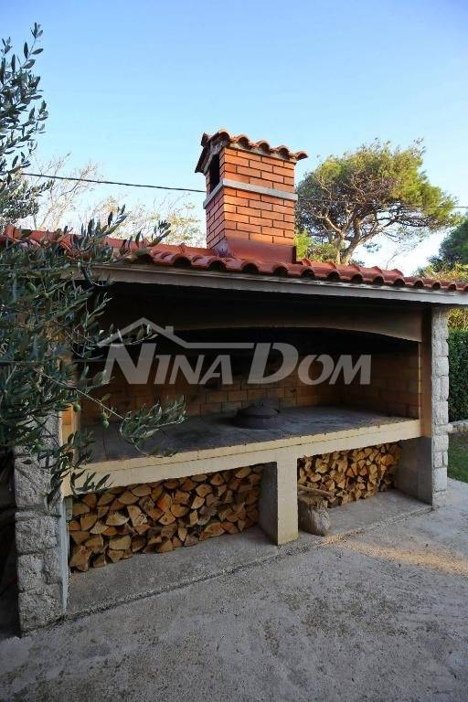 Residential and commercial building with a large garden and swimming pool - 10