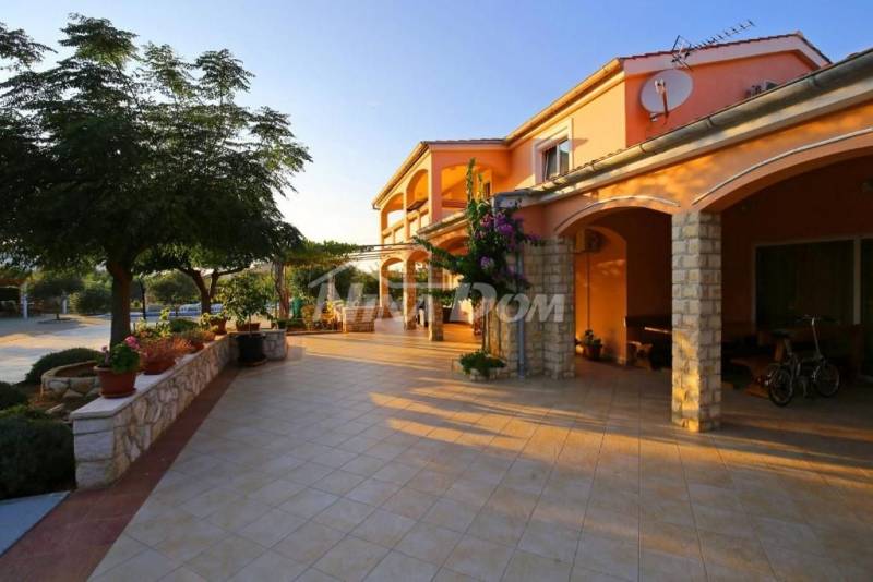 Residential and commercial building with a large garden and swimming pool - 12