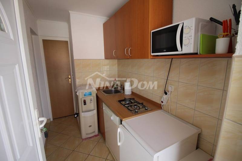 Samostatne stojaci dom so 4 menšími bytovými jednotkami. - 11