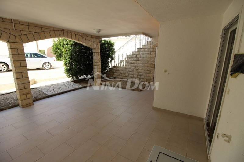 Detached property with 4 smaller residential units. - 7