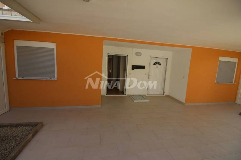 Detached property with 4 smaller residential units. - 9