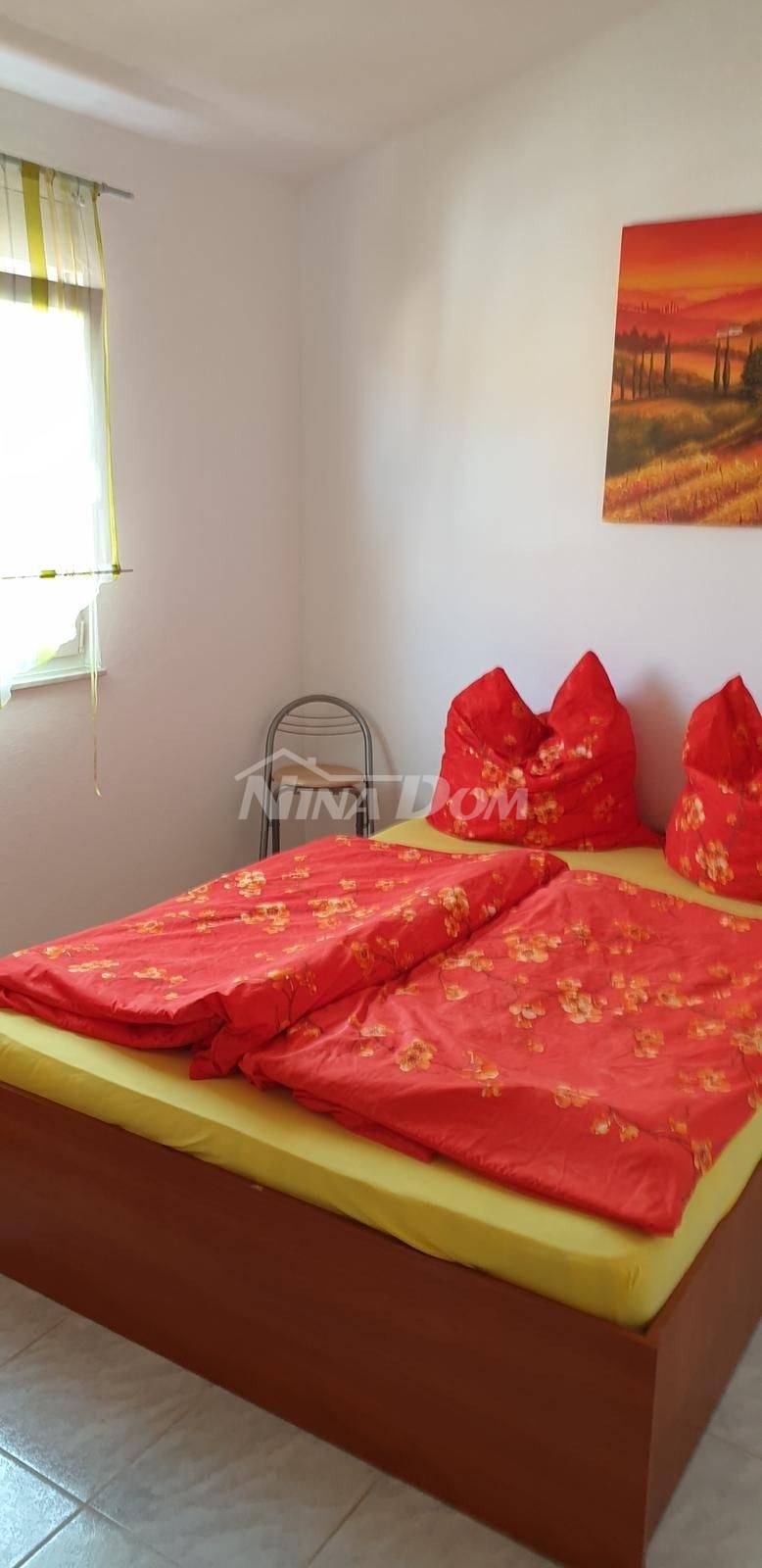Detached property with a three-bedroom apartment and two apartments upstairs. - 14