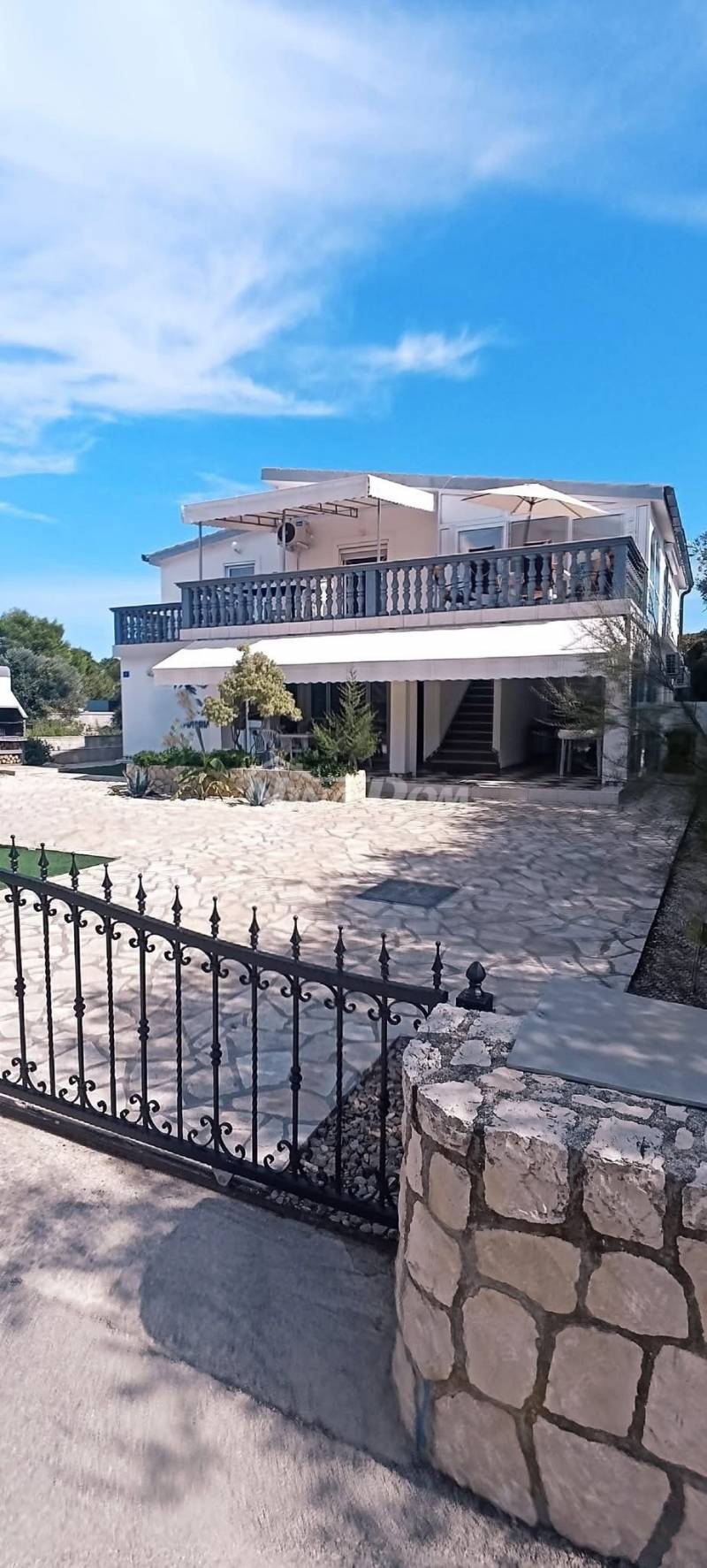 Južna strana 90 met.do mora apartmanska kuća s dvorištem - 2