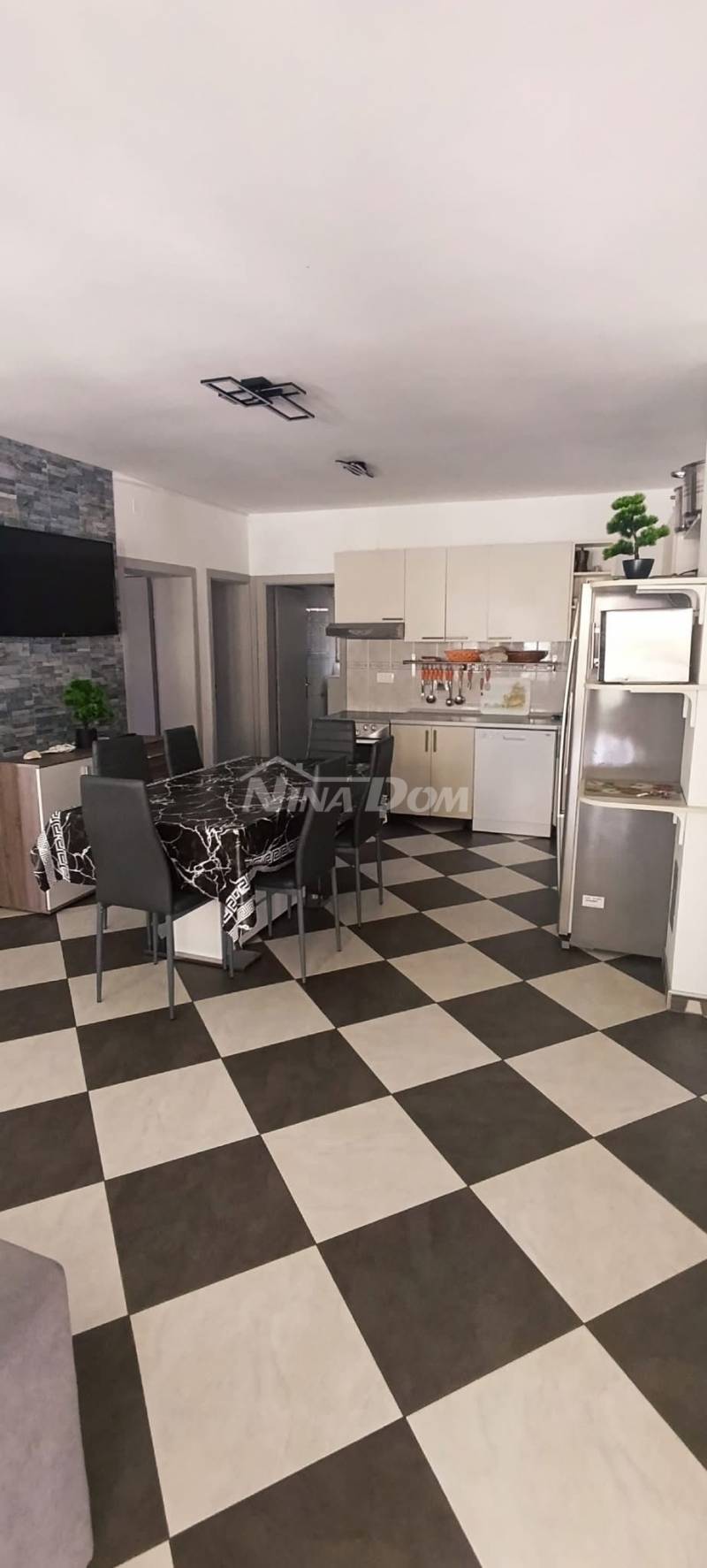 Južna strana 90 met.do mora apartmanska kuća s dvorištem - 5
