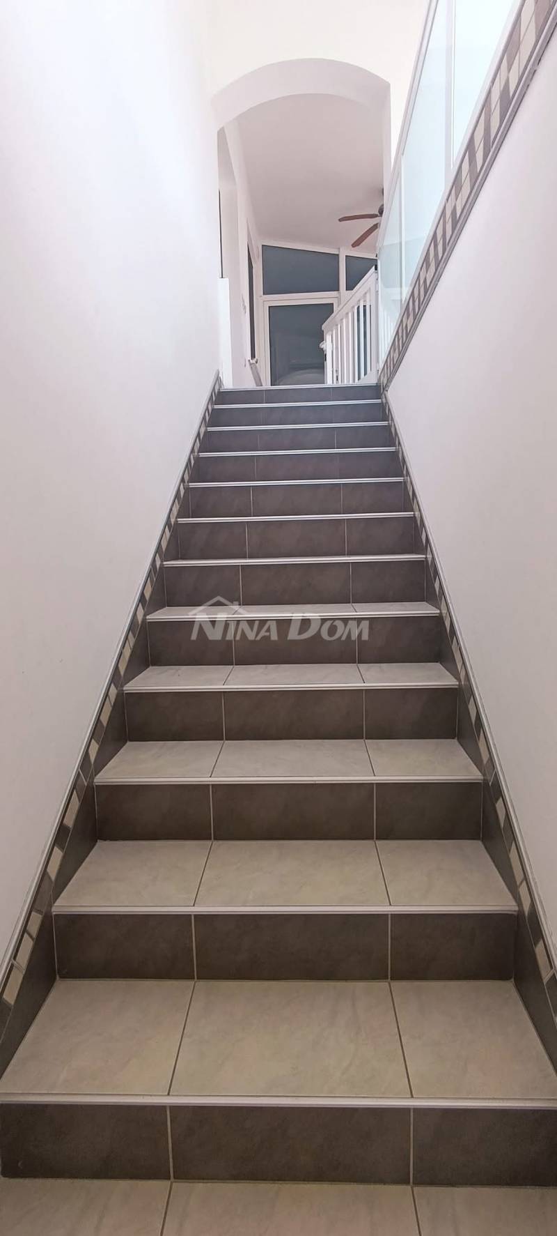 Južna strana 90 met.do mora apartmanska kuća s dvorištem - 14