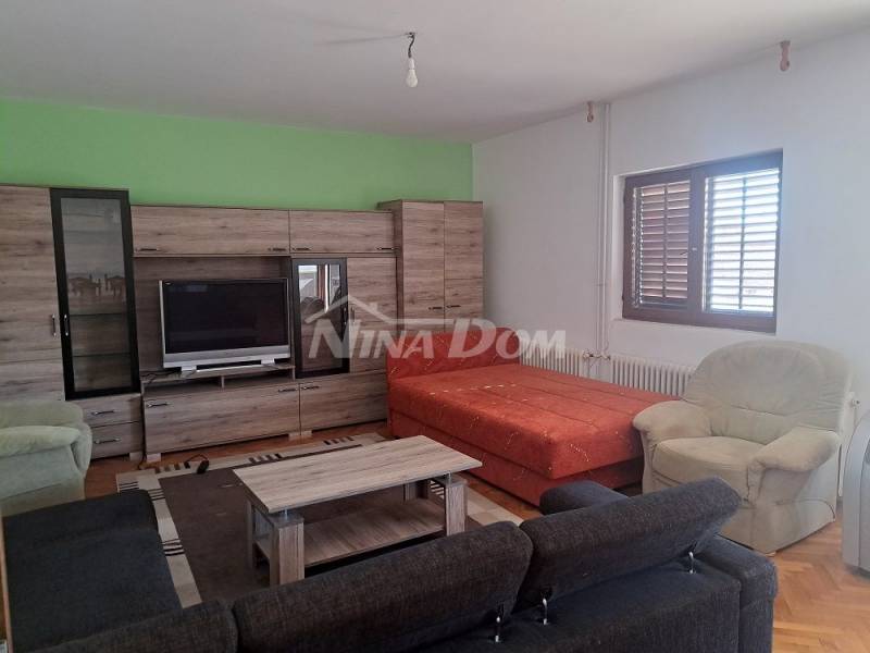 Detached house with raised ground floor, yard and garage. - 14