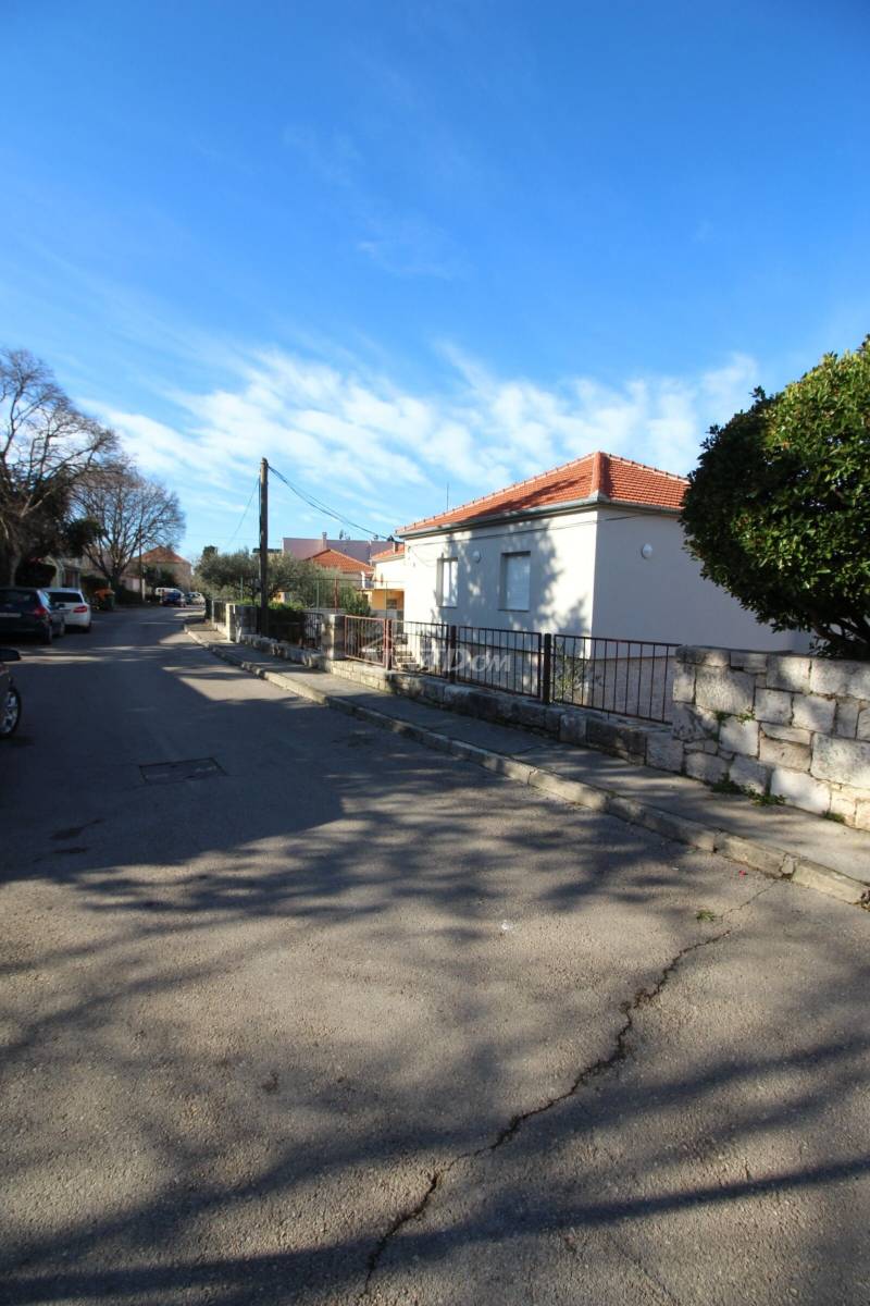 Dom v atraktívnej lokalite s priestrannou záhradou - 4