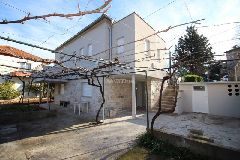 Dom v atraktívnej lokalite s priestrannou záhradou - 5