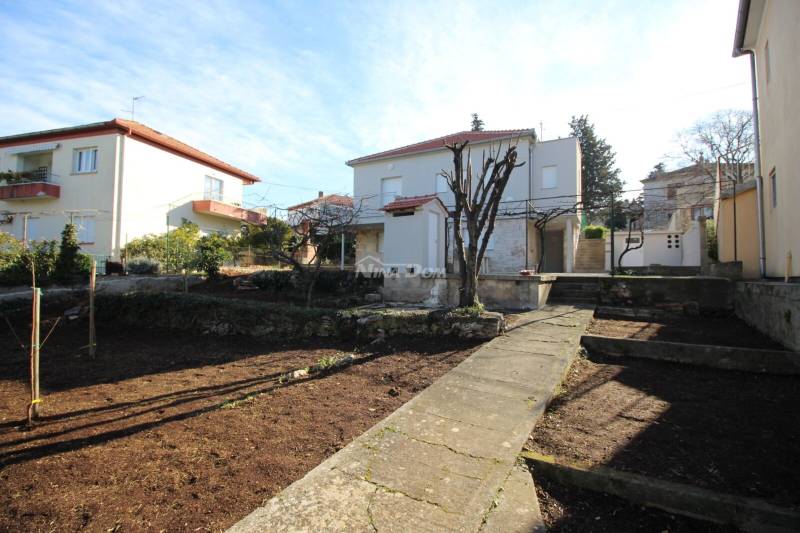 A house in an attractive location with a spacious garden - 2